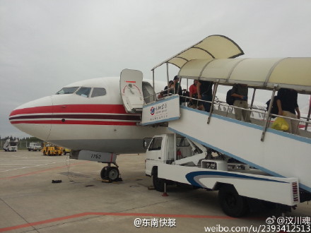 中国联合航空航班因故障返航氧气罩弹出图