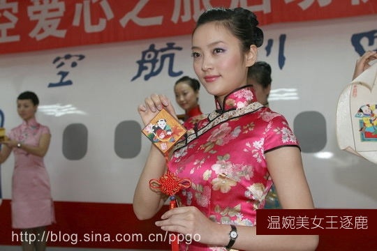 武汉资讯 武汉新闻360      2009年川航将蜀绣旗袍引为空姐制服的时候