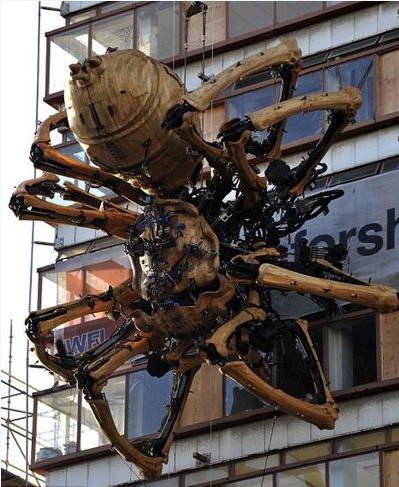 利物浦出现机器大蜘蛛 将绕城一周